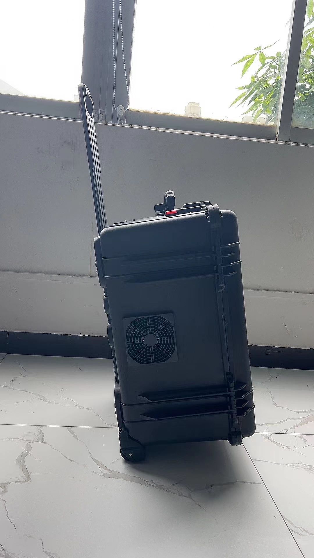 上高手拉箱型移动通信干扰器